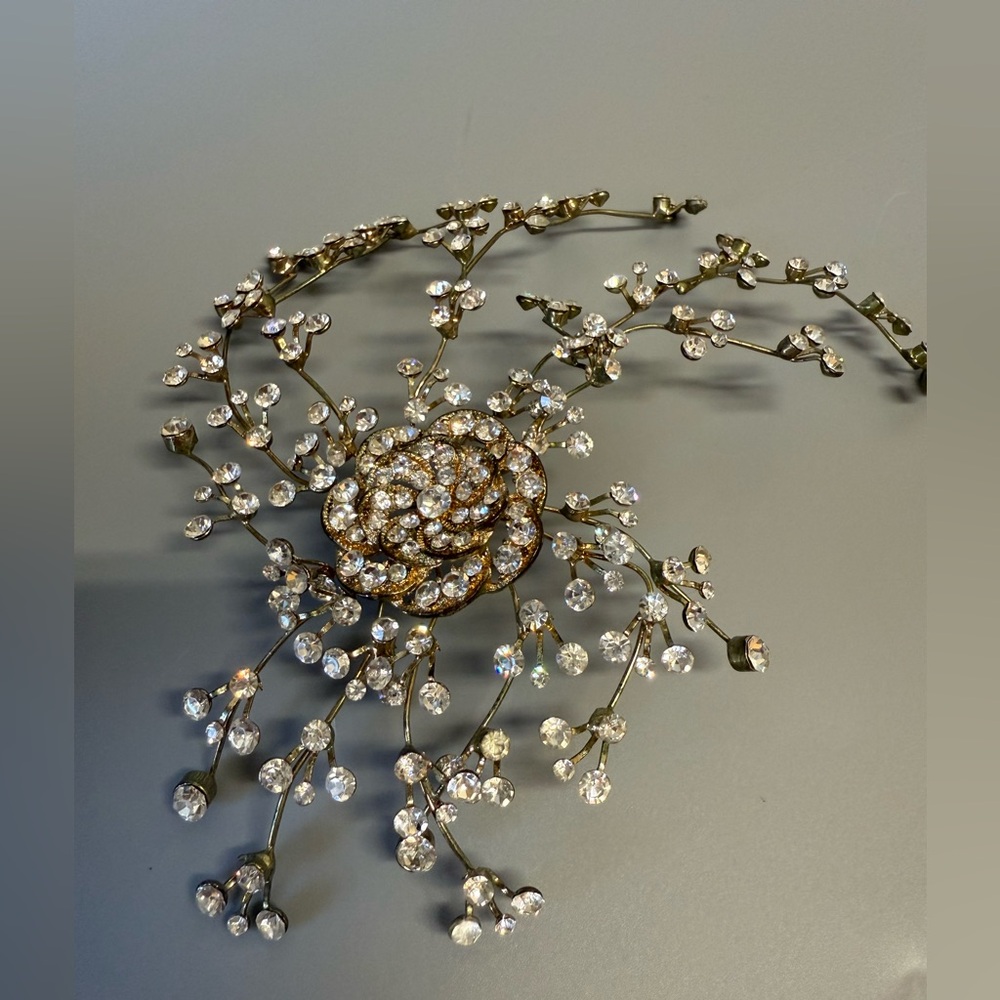 Crystal gold tone Floral Hairpiece Bridal - Picture 5 of 12